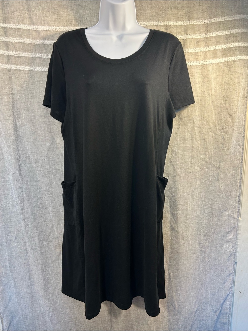 Simple Black Short-Sleeve Pocket Dress